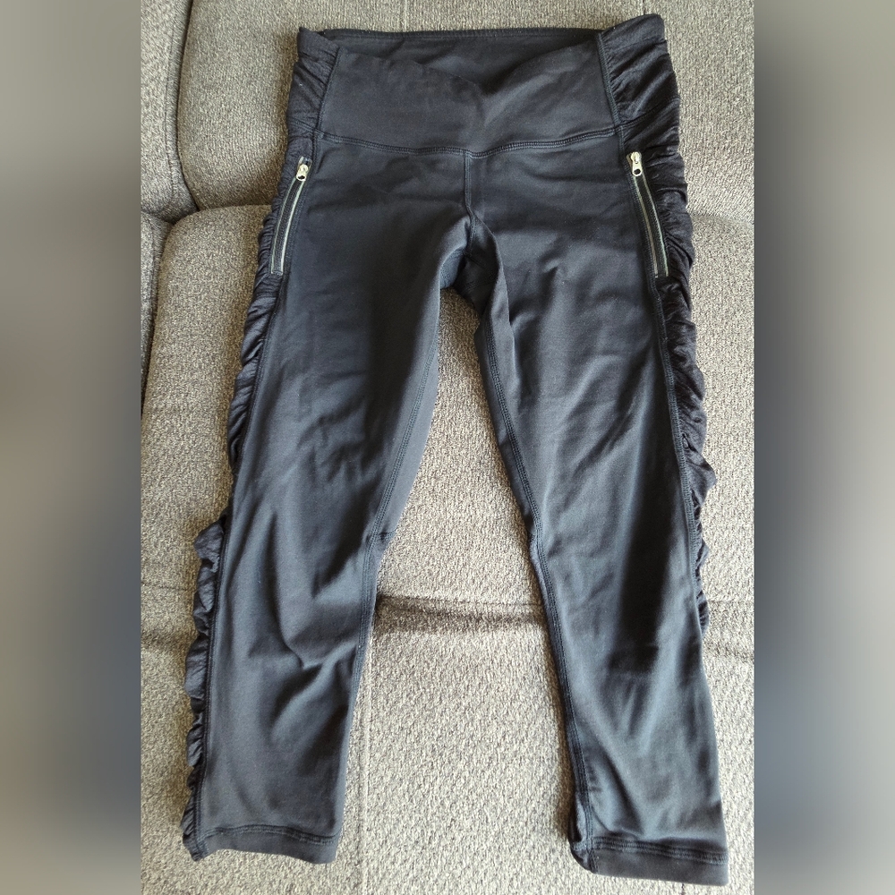 Lululemon Crops In Size 6